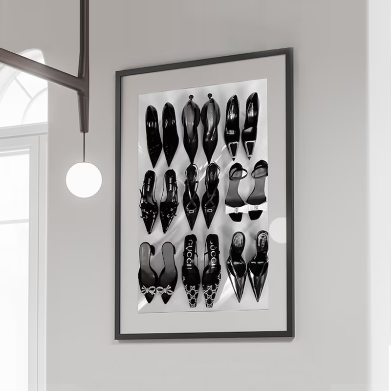 Vintage Vogue Fashion Poster - أسود أبيض فاخر عالية الكعب ملصق
