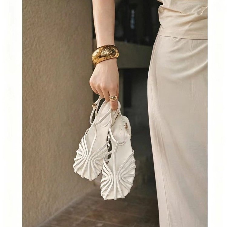 صنادل نسائية بتصميم فرنسي عتيق - مراجعة French Vintage Fashion وسعره